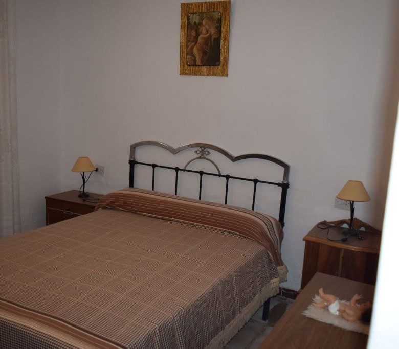 Cozy bedroom in a traditional cave house located in Caniles, Granada, offering unique living experie.