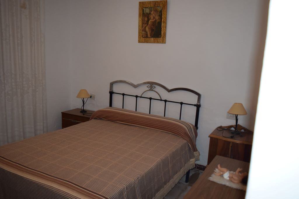 Cozy bedroom in a traditional cave house located in Caniles, Granada, offering unique living experie.