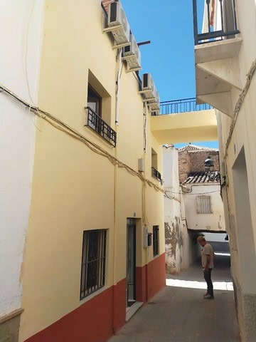 Charming village property in Urracal, Almeria, featuring traditional architecture and a cozy courtya.