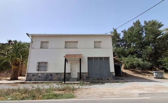 Traditional rural house in Seron, Almeria with surrounding greenery and rural landscape.