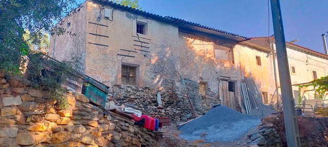 Traditional rural house in Seron, Almeria, with stone walls and rustic charm.