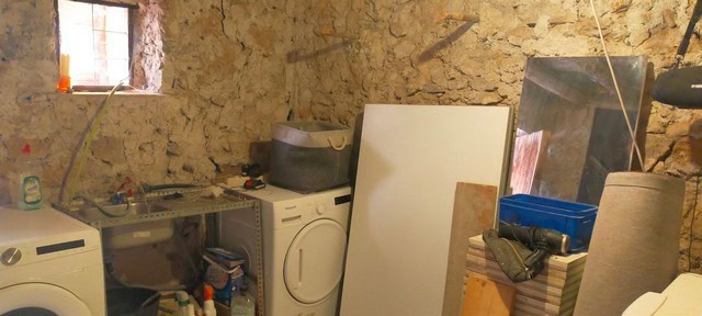 Charming rural property in Seron, Almeria, with rustic stone walls and renovation potential. Perfect.