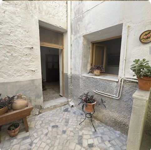 Town House in Purchena, Almeria with rustic exterior and cozy courtyard. Perfect for a traditional S.