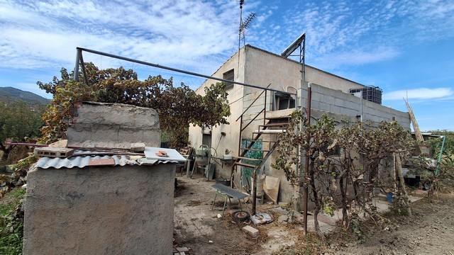 Traditional rural house in Seron, Almeria, with outdoor space and scenic mountain views.