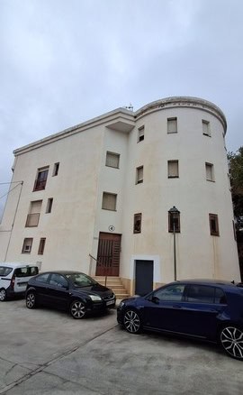 Charming apartment in Seron, Almeria, with a unique rounded design and modern amenities. Perfect for.