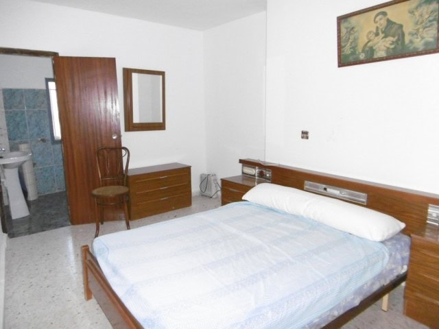 Charming bedroom in rural property in Don Pedro, Jaen, with simple furnishings and a cozy atmosphere.