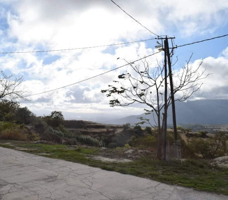 Cave house located in Carramaiza, Granada, with scenic mountain views and rural surroundings.