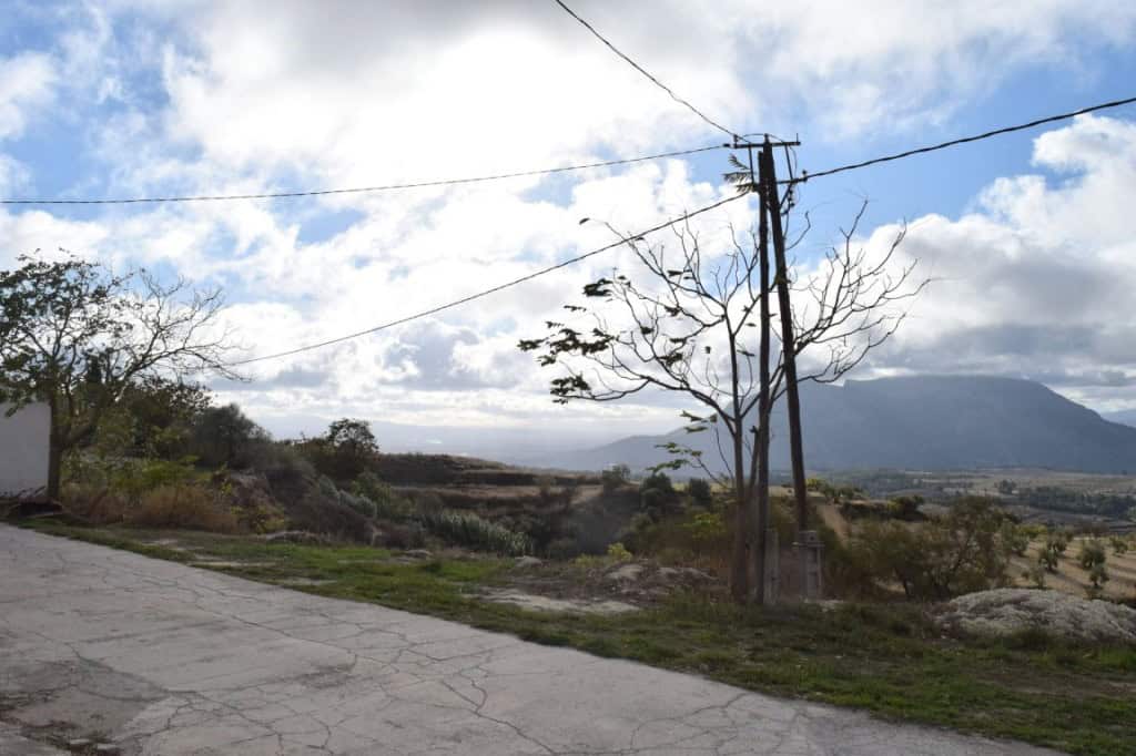 Cave house located in Carramaiza, Granada, with scenic mountain views and rural surroundings.