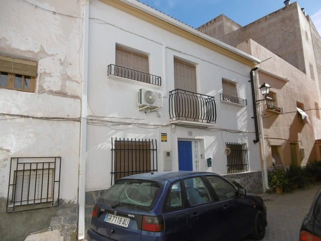 Charming town house in Purchena, Almeria, featuring traditional architecture and a vibrant neighborh.