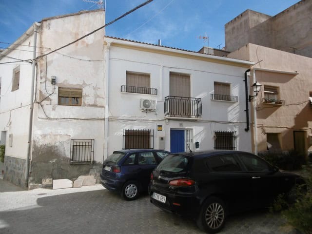 Town House in Purchena, Almeria with parking area for residents and visitors.