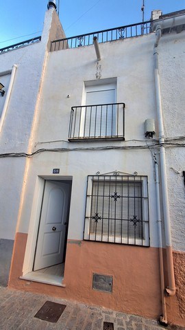 Cozy village property in Seron, Almeria, featuring a small balcony and secure window bars. Perfect f.