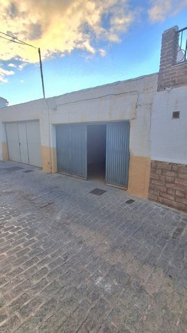 Village property in Seron, Almeria with garage and traditional architecture.