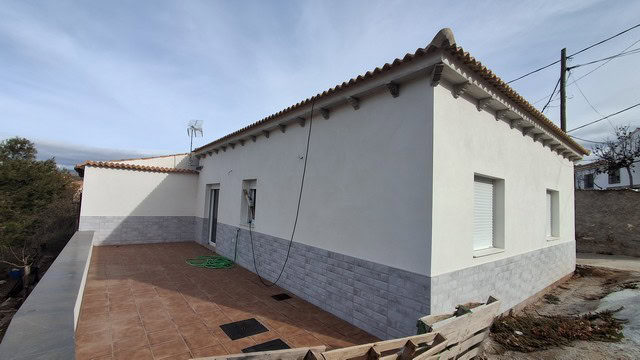 Charming rural house in Seron, Almeria with a spacious tiled outdoor area. Perfect for countryside l.