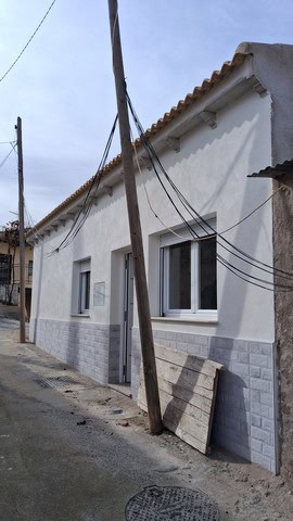Charming rural house in Seron, Almeria, with white exterior walls and traditional tiled roof.