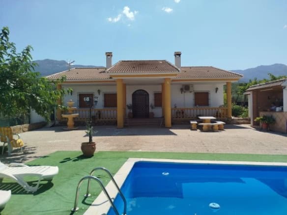 Beautiful rural property with a swimming pool in Quesada, Jaen, offering a peaceful countryside sett.