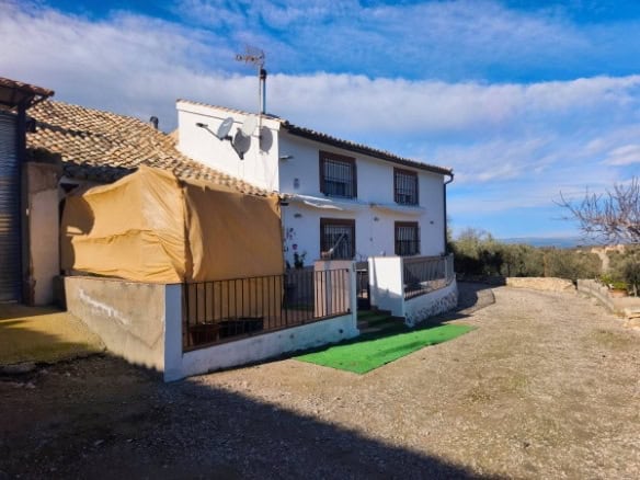 Charming rural property in Quesada, Jaen with outdoor space and scenic views. Perfect for countrysid.