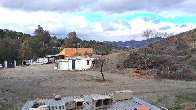 Rural property with open land and small structures in Purchena, Almeria, ideal for development or ag.