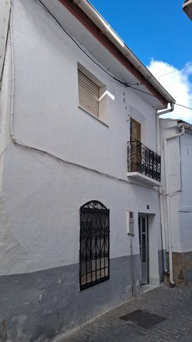 Traditional town house in Seron, Almeria with white facade and small balcony.