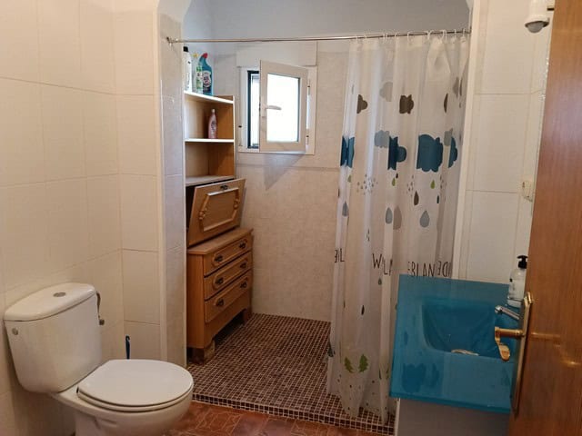 Charming rural home bathroom in Benamaurel, Granada with basic amenities and rustic decor.