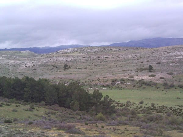 Finca in Huescar, Granada with scenic landscape and rolling hills.