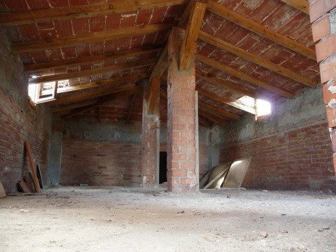 Spacious attic space in a village property in Pozo Alcon, Jaen, ideal for renovation and creating a.