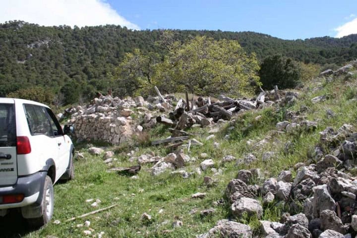 Finca for sale in Huescar, Granada with scenic mountain views and natural landscape.