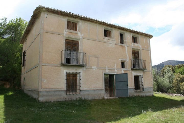Charming finca in Huescar, Granada, featuring rustic architecture and scenic surroundings. Perfect f.