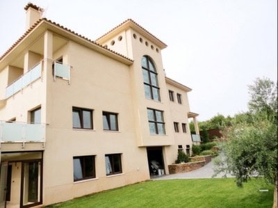 Elegant country estate with spacious terraces in Pozo Alcon, Jaen, ideal for peaceful living and out.