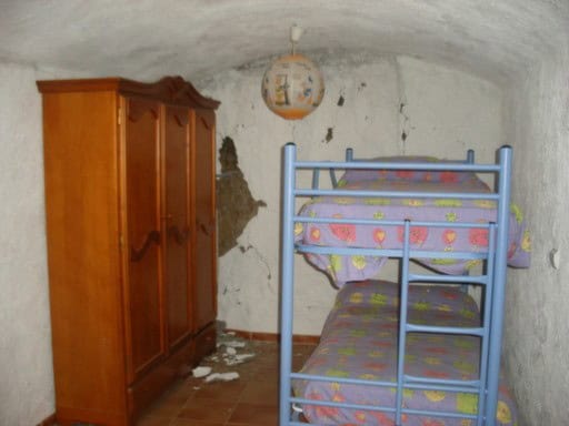 Charming village property with rustic interiors in Gorafe, Granada. Ideal for renovation or holiday.