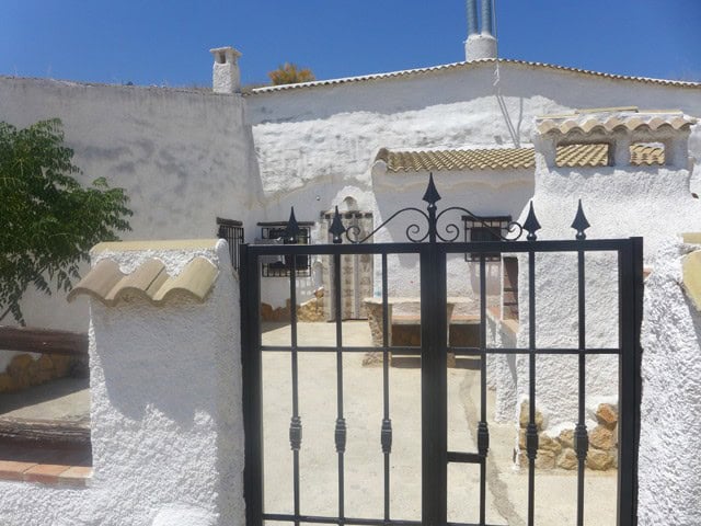 Cave house in Hinojares, Jaen with whitewashed walls and rustic features.