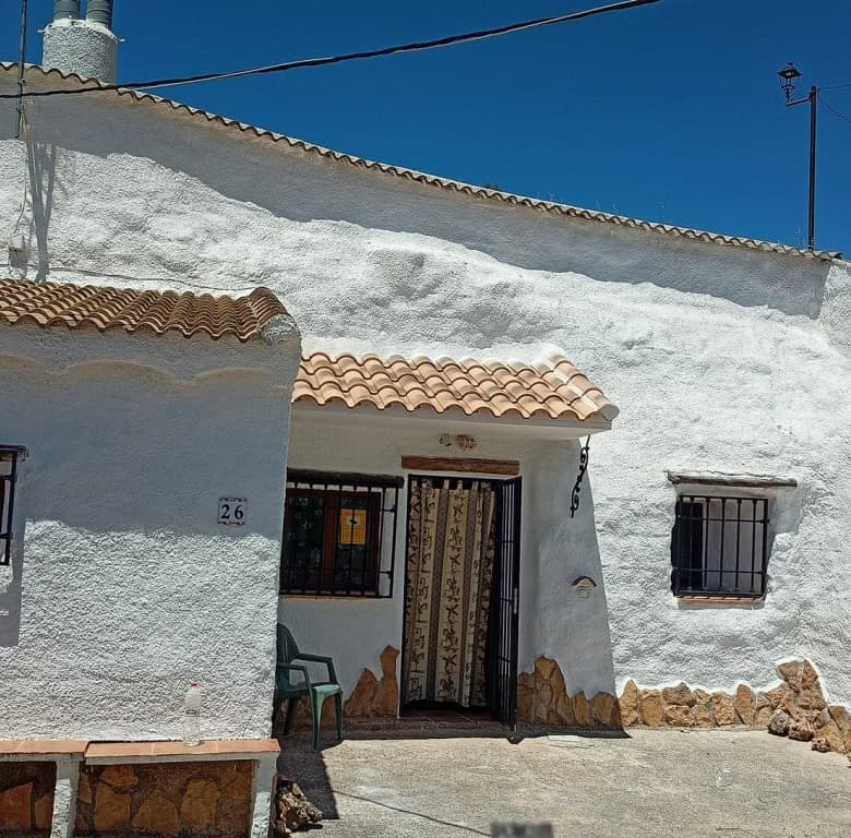 Cave house in Hinojares, Jaen with whitewashed walls and rustic charm.
