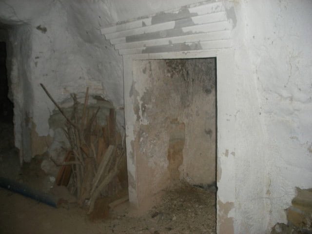 Rural property in Venta del Peral, Granada, with renovation potential and rustic charm.