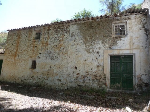 Farm property in Baza, Granada with rustic charm and traditional architecture. Perfect for rural liv.