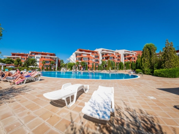 Apartment complex with swimming pool and sun loungers at Green Fort, Sunny Beach.
