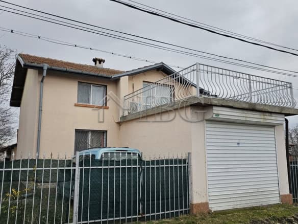 Charming two-storey house in Orizare, Burgas with a spacious balcony and garage, ideal for comfortab.