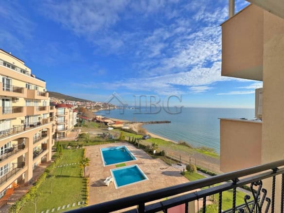 Sea view 1-bedroom apartment overlooking Sveti Vlas beach and the Black Sea.