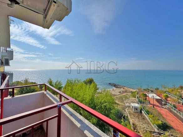 Sea View 1-Bedroom Apartment with Marina View in Sveti Vlas.