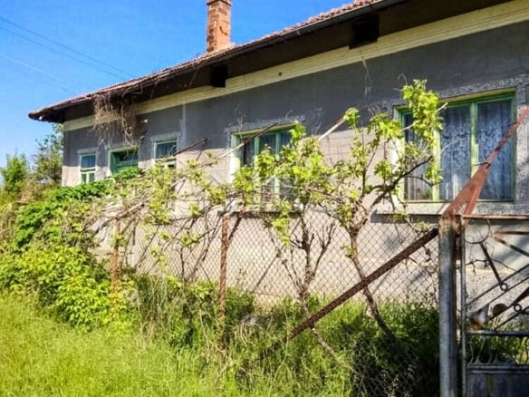 House for sale in a scenic village close to the Danube River, offering peaceful living and picturesq.