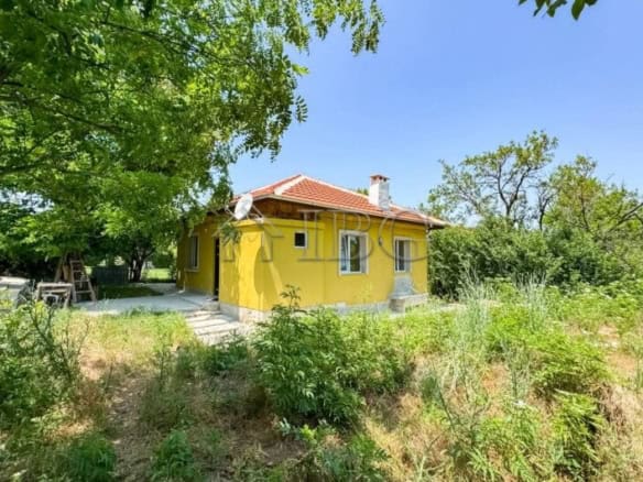 Charming yellow house with three bedrooms and spacious yard in Dyulevo, Burgas region. Perfect for f.