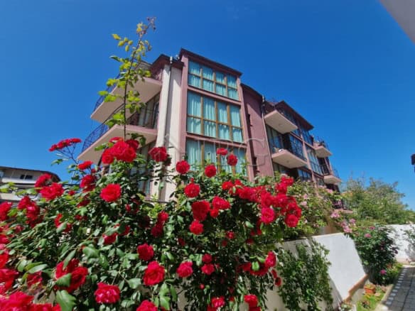 Hotel with 26 units and pool near Nessebar beach, ideal for investment or holiday stays.