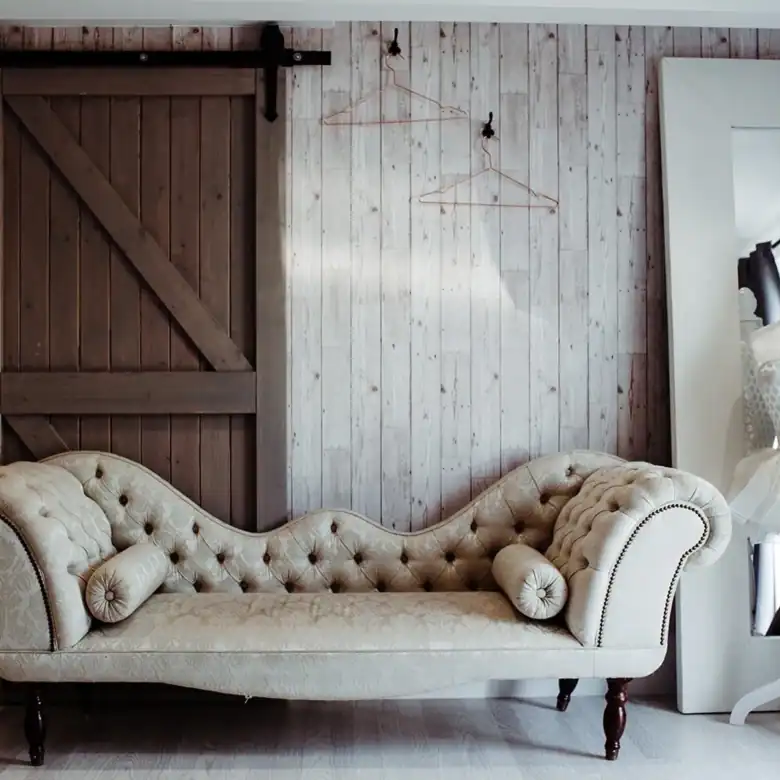 Elegant vintage sofa with tufted upholstery in a modern interior.
