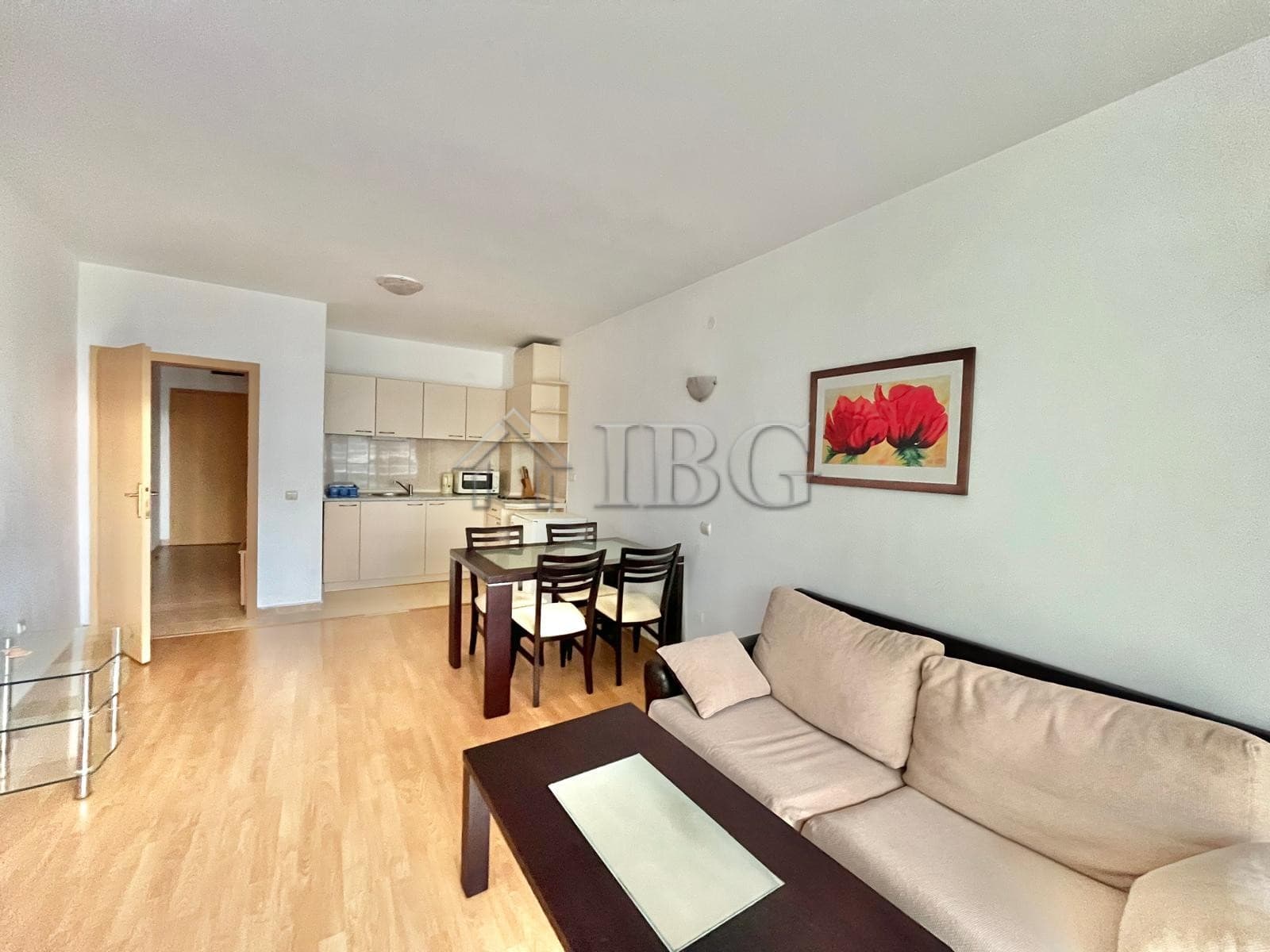 Bright apartment with 2 bedrooms and 2 bathrooms in Sunny Holiday, Sunny Beach. Perfect for relaxing.