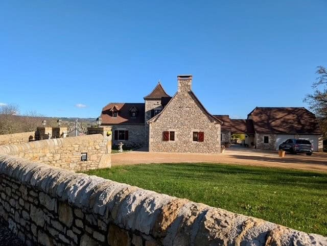 Le Manoir house for sale in Dordogne Valley, France.