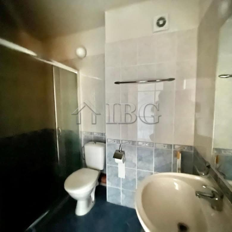 Bright 2-bedroom apartment in sunny holiday complex, perfect for relaxing stays. Modern bathroom and.