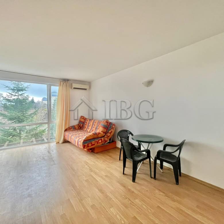 Bright 1-bedroom apartment overlooking the sea and green area in Sveti Nikola complex.