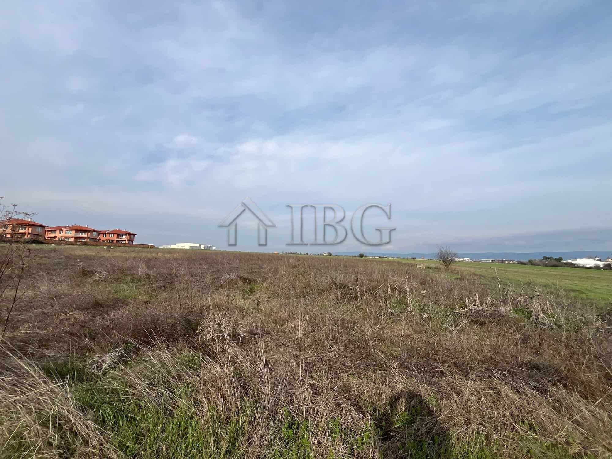 Regulated Plot of Land in Ravda Regulated land plot in Ravda ready for development, close to the beach and local amenities. Perfect.