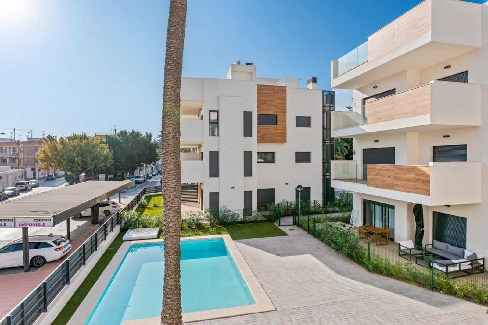 Bright 2-bedroom apartment with pool in Santiago De La Ribera, Murcia, Spain. Perfect for comfortabl.