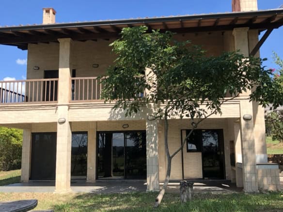 Beautiful 4-bedroom house located in Carlos Franco Golf and Country Club, Arroyos Y Esteros, Paragua.