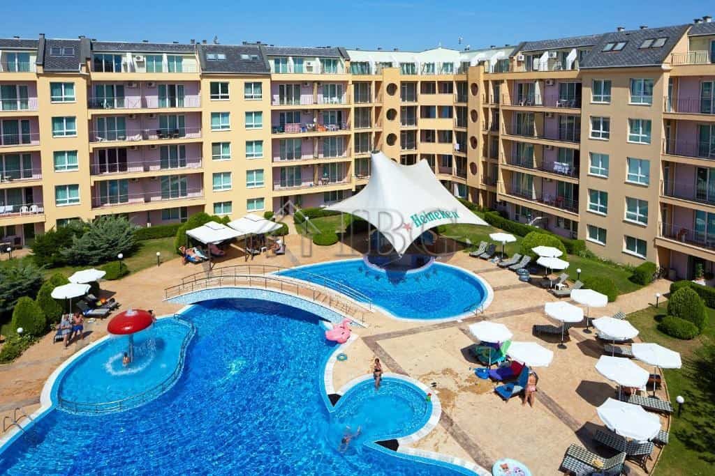 2-room apartment with Pool View at Pollo Resort Modern apartment overlooking pool at Pollo Resort in Sunny Beach, Bulgaria.