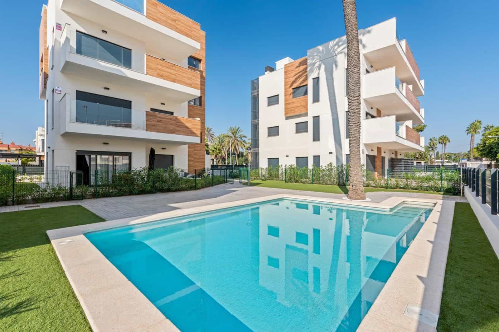 Bright 2-bedroom apartment with pool in Santiago De La Ribera, Murcia, Spain. Perfect for comfortabl.
